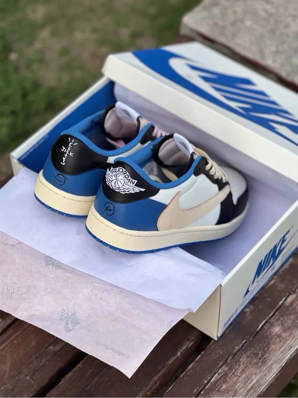 💕💕Fragment Design x Travis scott x Air Jordan 1 Retro Low